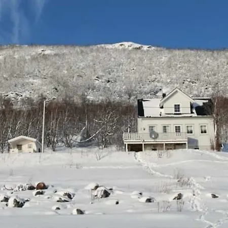 House By The Ocean With Beautiful View Feriehus