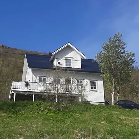 House By The Ocean With Beautiful View Semesterbostad *